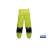Pantalon imperméable haute visibilité pour environnements de travail dangereux.